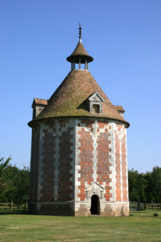 letroncq_colombier_brique_pigeonnier